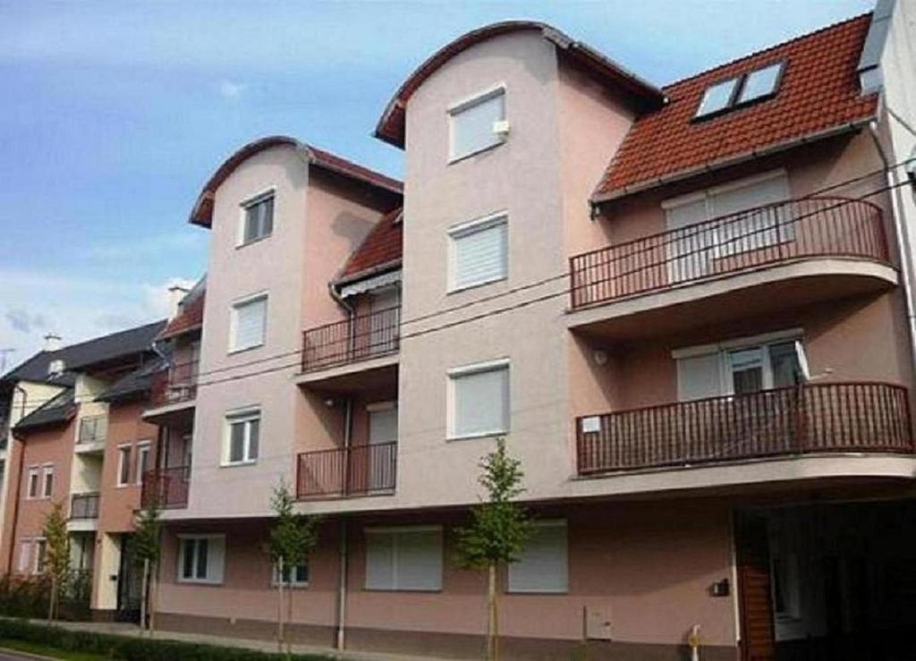 Apartamento Major Street Apartman Hajdúszoboszló Exterior foto